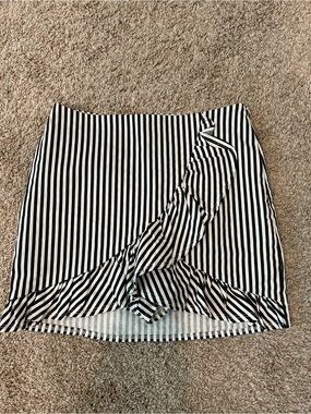 Black & White Striped Ruffle Mini Skort